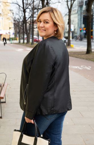 Κλασικό μαύρο biker jacket με τσέπες